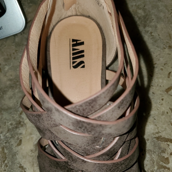 Gorgeous Booties - Picture 5 of 7